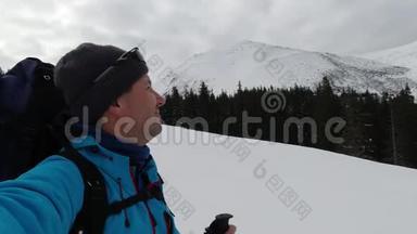 冬季山区的游客自己录制了一<strong>段视频</strong>